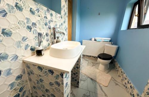 Craiova Apartment | Golden Escape - Charming Studio in Prime Location