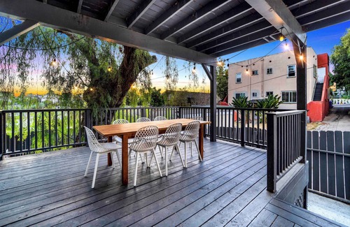 Golden Hill House | Golden Hill Escape | Sleeps 8 + High-Speed WiFi