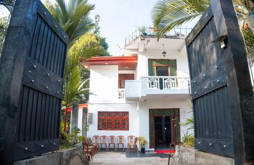 Yatinuwara House | Golden Holiday Home