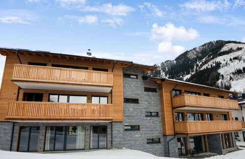 Rauris Apartment | Golden Lodges Rauris Resort with ski storage