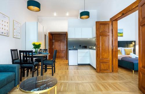 Stare Miasto Apartment | Golden Market Square Apartments by Tyzenhauz