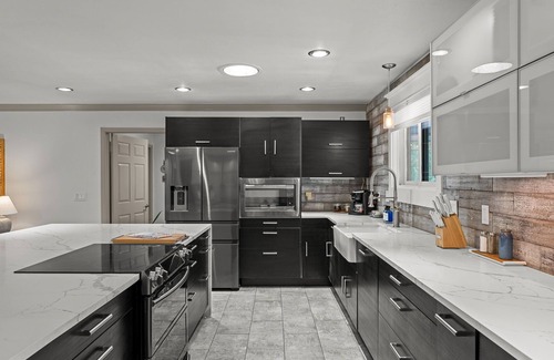 Golden House | Golden Ranch with Private Heated Pool, Sunroom and Firepit. Conveniently located