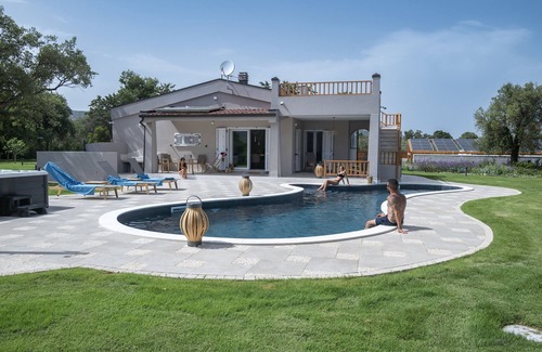 San Teodoro Villa | Golden Root San Teodoro