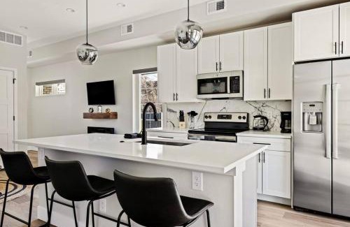 Golden Apartment | Golden Sanctuary Luxe Apt 1 Block From Main St