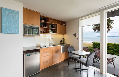 Cable Bay Apartment | Golden Sand Beachfront Accommodation