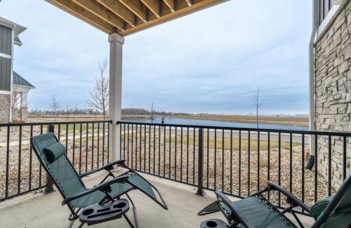 Whitestown Apartment | Golden Sun Spacious 1BR Pond View King Bed WFH Gym