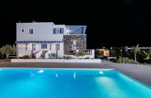 Agia Paraskevi House | Golden Sunrise Suites - Santorini Superior Suite