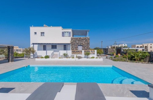 Agia Paraskevi House | Golden Sunrise Suites - Santorini Family Suite