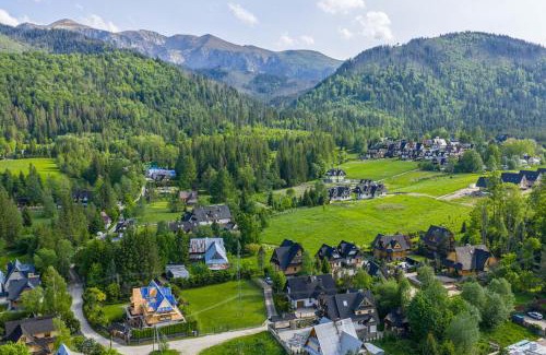 Koscielisko Villa | Golden Villa Zakopane Jacuzzi - Grill - Taras z Widokiem - Prywatny Ogród