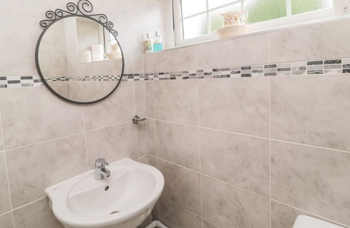 Haydon Bridge Cottage | GOLDFINCH, country holiday cottage, with a garden in Haydon Bridge