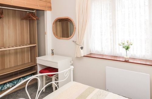 Haydon Bridge Cottage | GOLDFINCH, country holiday cottage, with a garden in Haydon Bridge