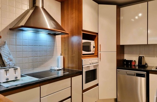 Strand Apartment | 'Goldwater on Beach', Stunning 3 bedroom apartment opposite the Beach