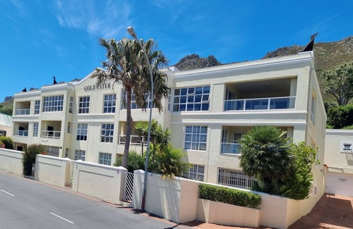 Strand Apartment | 'Goldwater on Beach', Stunning 3 bedroom apartment opposite the Beach