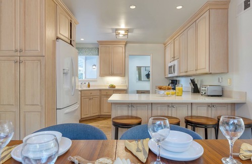 Goleta House | Goleta Getaway by AvantStay | Private Backyard, 1.5mi to the Beach!