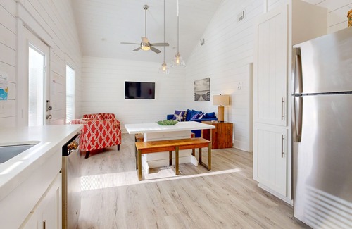 Port Aransas Cottage | Golf Cart Included, Shared Pool, Parking for 1 Vehicle, Pet Friendly