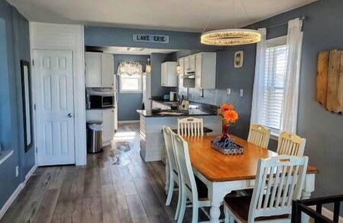 Oak Harbor House | Golf Cart- Lake Erie Water Front Beach House
