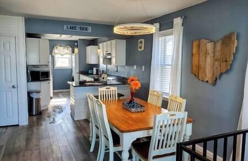 Oak Harbor House | Golf Cart- Lake Erie Water Front Beach House