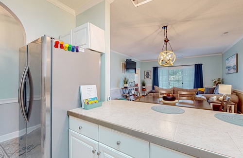 Central Myrtle Beach Condo | Golf-club adjacent condo with a washer/dryer, elevator, & on-site pool
