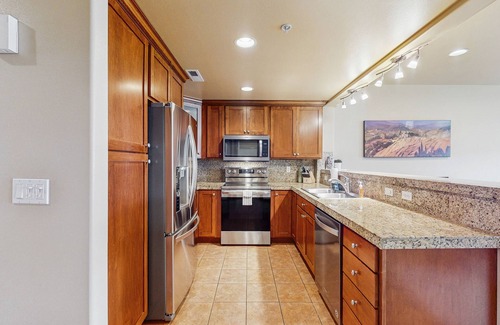 Orondo House | Golf course condo with furnished patio - walk to dining