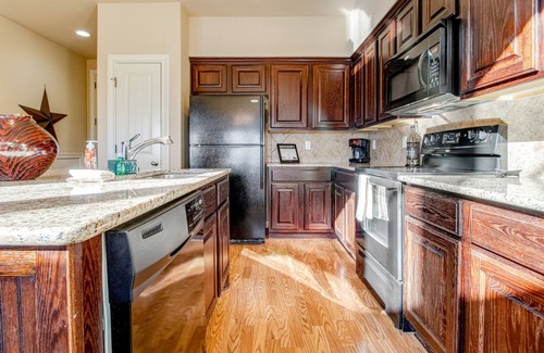 New Braunfels Condo | Golf-course getaway with fairway views, pool, WiFi, & central AC