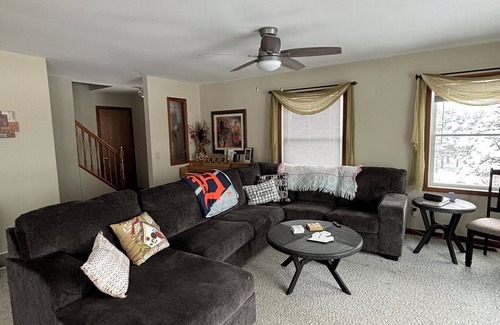 Bellaire House | Golf course home minutes from downtown Bellaire and Shorts; Sleeps 10