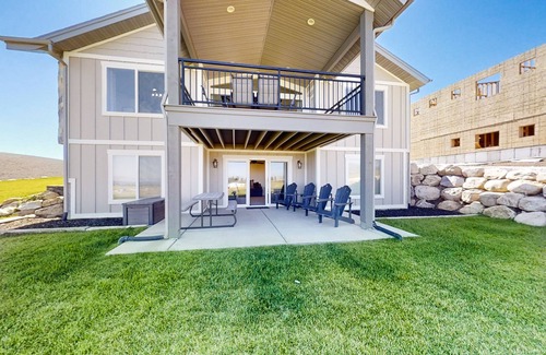 Sweetwater House | Golf course home with lake views, WiFi, deck & patio, shared pools & hot tub