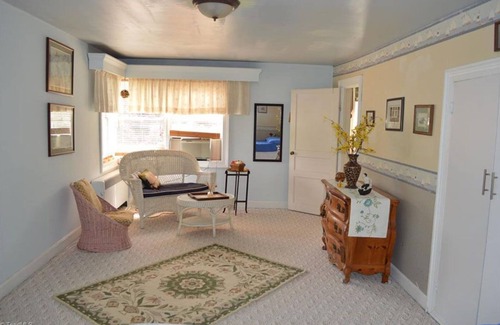 Mount Airy House | Golf course vews, pond and a relaxing yard for your family