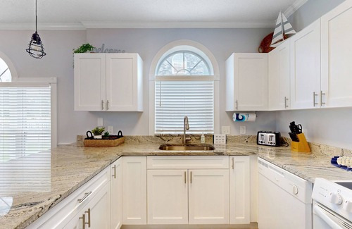 Central Myrtle Beach Condo | Golf course view condo with private balcony, W/D, pool & close to beach