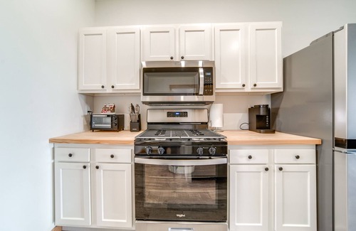 Erie Condo | Golf Course View: Centrally Located Condo in Erie