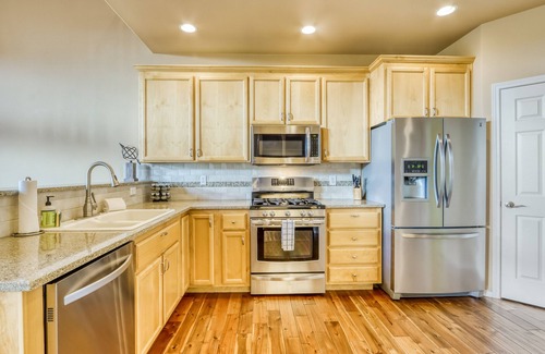 Redmond House | Golf Course View Family Retreat with WiFi, Shared Pool/Hot Tub, Deck, & More