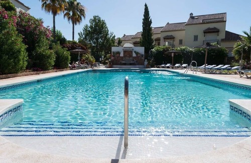 Marbella Apartment | Golf Getaway In Nueva Andalucía - With Giant Jacuzzi✔
