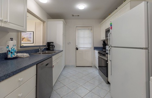 Palmetto Dunes Condo | Golf Getaway, Walk to Beach, Bikes, Renovated, QG599