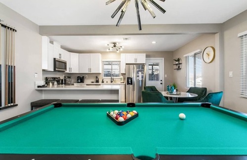 Townsite House | Golf, Hot Tub, Pool Table - Remodeled 3BR LV Home