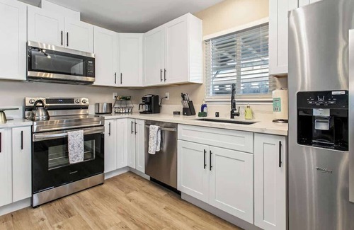 Townsite House | Golf, Hot Tub, Pool Table - Remodeled 3BR LV Home