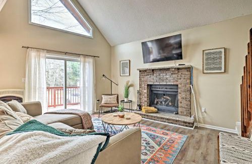 Tobyhanna House | Golf, Ski and Fish Cabin with Deck in Tobyhanna!