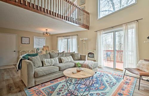 Tobyhanna House | Golf, Ski and Fish Cabin with Deck in Tobyhanna!