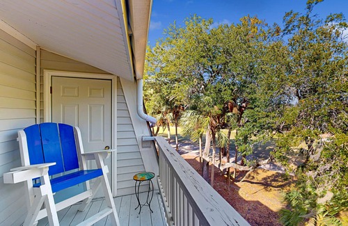 Ocean Ridge Condo | Golf-view condo with amenity pass to pool, tennis courts & more - dog-friendly