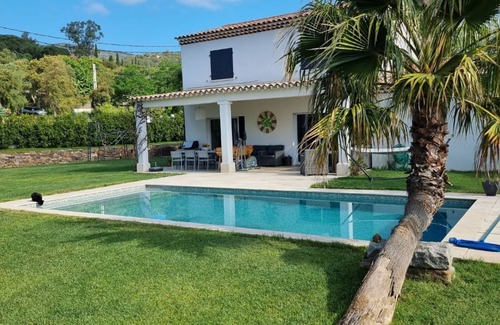 Preconil Villa | GOLFE DE SAINT-TROPEZ - VILLA SLEEPS 8 4 BEDROOMS