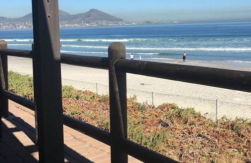 Cape Town House | Golfer and windsurfer paradise on secure golf estate. One of the safest suburbs.