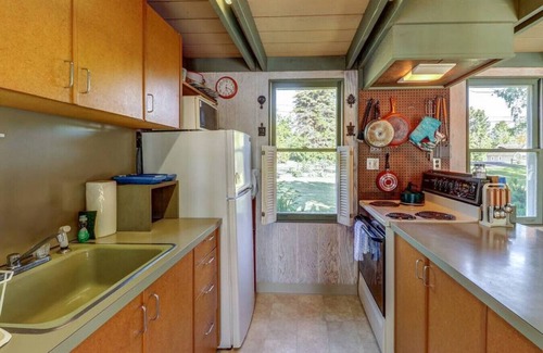 South Hero Cottage | Gone Fishing! Is Pet Friendly!