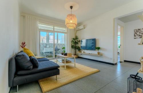 Weiyang Apartment | Gongxi Homestay Bell Tower Big Wild Goose Pagoda Tangcheng Terra Cotta Warriors6 metro away from Xian North Railway Station 3 minutes walk to Line 2 100 inch projection free trial service