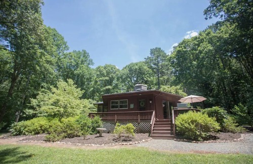 Macon Cabin | Goochland Getaway, cedar hexagon cabin in woods