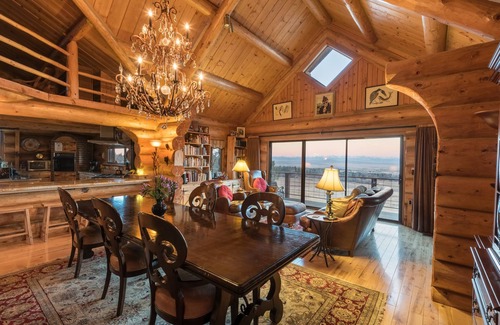 Baker City House | Good Bear Ranch House Retreat. Host a Family Reunion or a Refreshing Retreat
