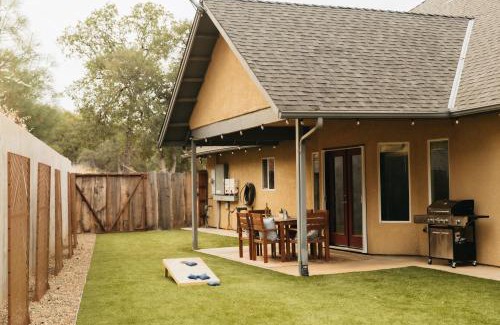 Mariposa House | Good Girl's Peak Paradise with bbq and fire pit