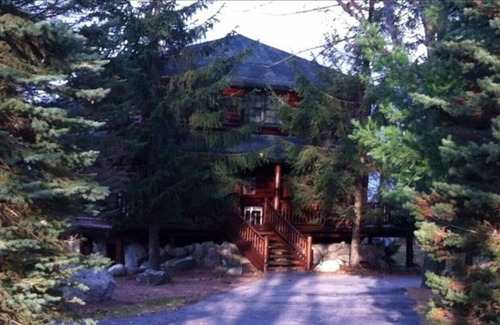Cross Village House | Good Hart Retreat Log Home, Lake Views, Walk to Beach, Wi-Fi, Sleeps12