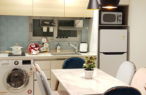 Torimil-tong House | Good Location & Clean house for 6pax [Seoul Times SQ Mall/Yeongdeungpo Station]
