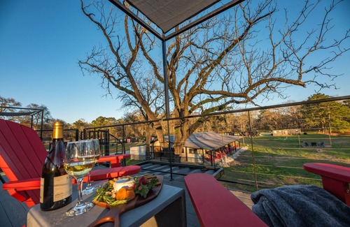 Willis Other | Good Smoke -2 mins to Lake Conroe! Rooftop deck, Heated Pool, Fire Pit