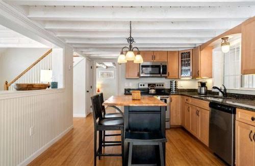 York Beach House | Good Tidings Stay for 8