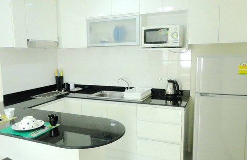 Ekkamai Apartment | Good Time, Happy Time for Friends & Family