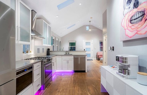 Barnum Apartment | Good Vibe Tribe-2 Mi DT-Hot Tub-K Bed-Pet Friendly